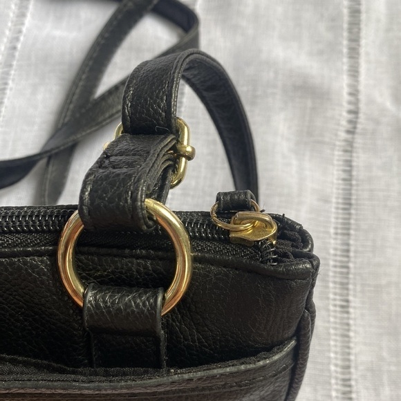 Relic small black crossbody bag with multiple pockets. - Picture 8 of 17